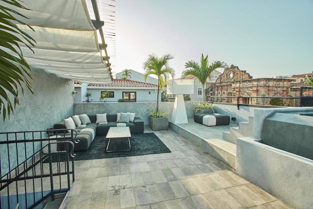 Amazinn Places Rooftop And Design Pool Iv