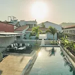 Amazinn Places Rooftop And Design Pool IV