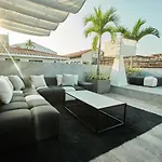 Amazinn Places Rooftop And Design Pool IV