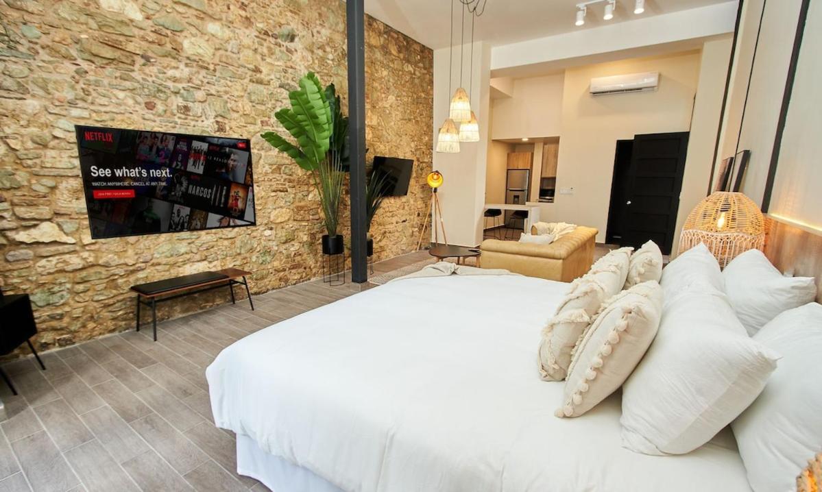 Amazinn Places Rooftop And Design Pool Iv Apartment